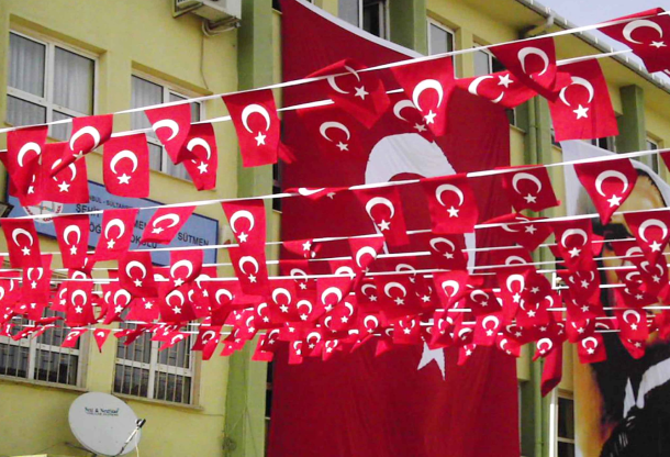 İpe Dizili Bayrak